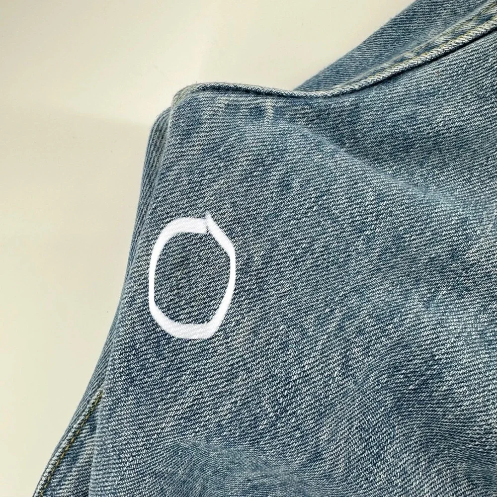 Vintage Levis 501 Mens 33x32 Light Wash Blue Straight Leg Button Fly Jeans 2004